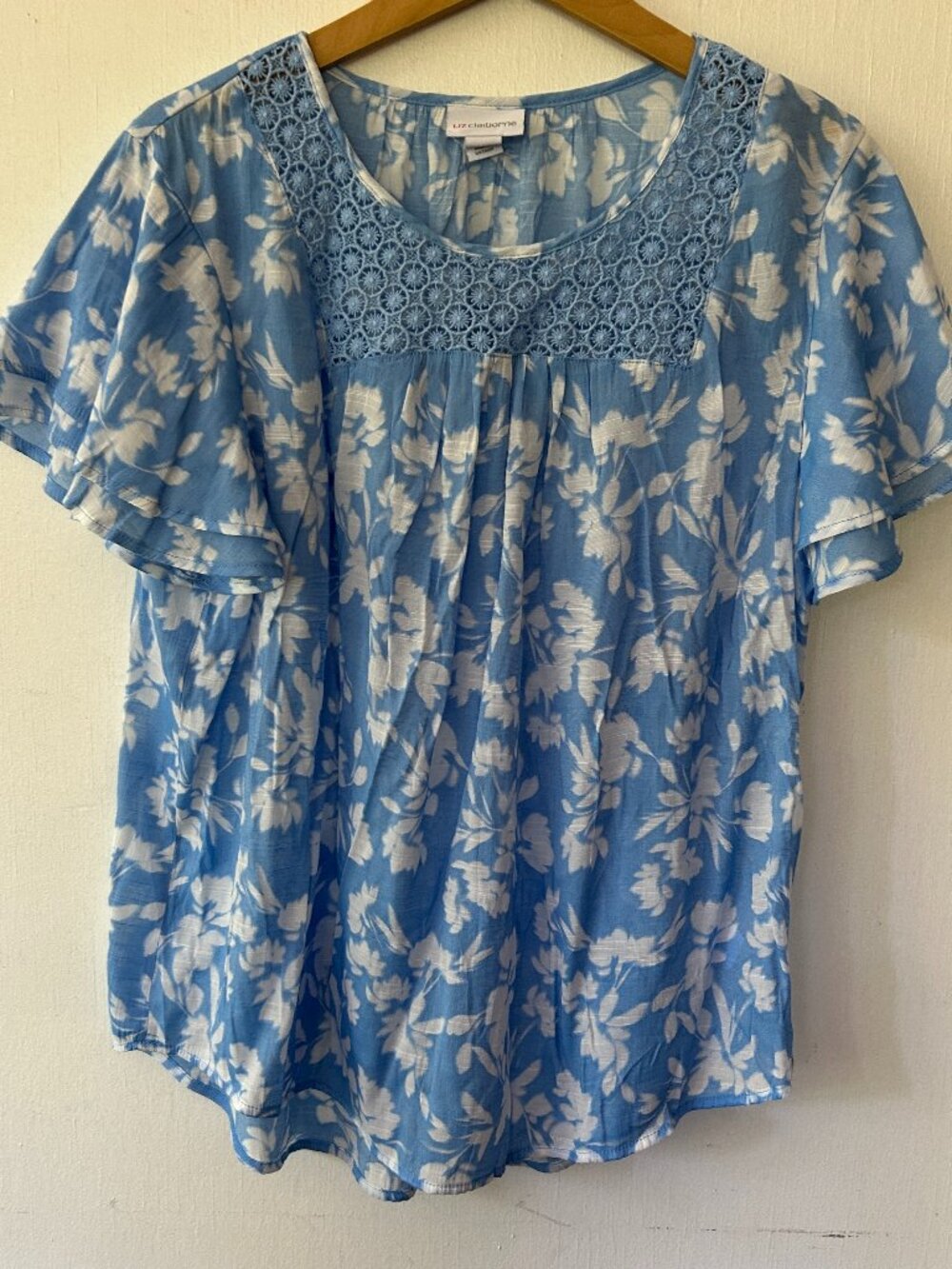 Liz Claiborne Feminine Blouse Womens XL Blue Floral Lightweight Coquette Prairie